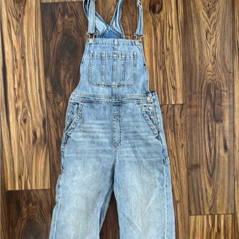 Aritzia Denim forum wide legged overalls. Size Small